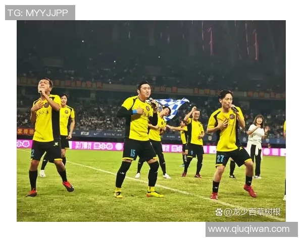 夹包的足球明星如何在赛场上展现独特风采与个人魅力